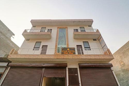 Oyo 84402 Star Hotel