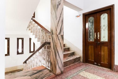 Capital O 7418 Hotel Vijay Delux
