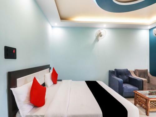 Capital O 65555 Dera Bassi Hotel