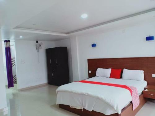 Hotel Staymaker Chums Residency