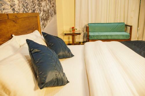 Bed & Breakfast Sleeping Buddha View