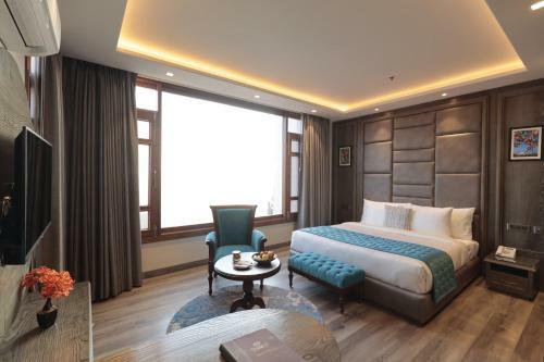 Hotel Welcomheritage Elysium Resort & Spa