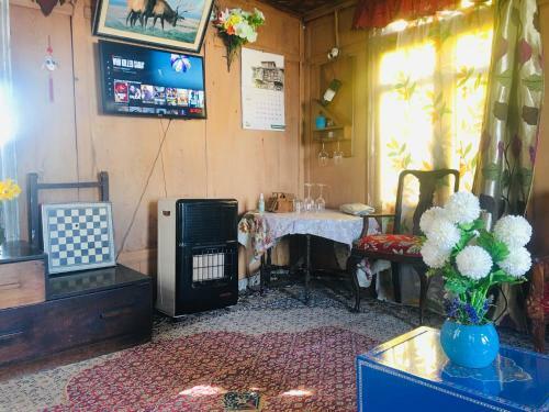 Bed & Breakfast Retreet Group Of Houseboats