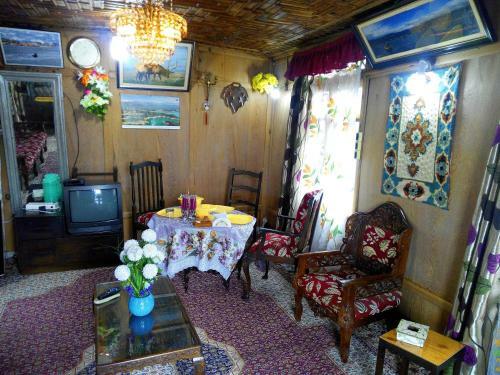 Bed & Breakfast Retreet Group Of Houseboats