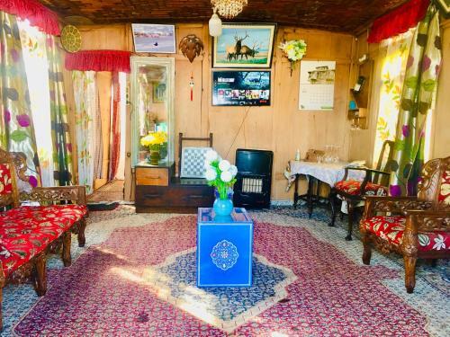 Bed & Breakfast Retreet Group Of Houseboats
