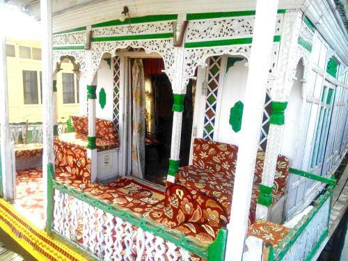 Bed & Breakfast Retreet Group Of Houseboats