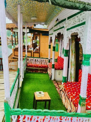 Bed & Breakfast Retreet Group Of Houseboats