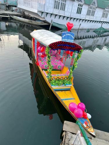 Bed & Breakfast Retreet Group Of Houseboats