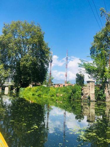 Bed & Breakfast Retreet Group Of Houseboats