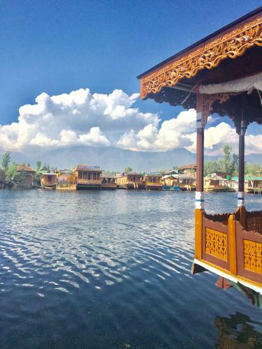 Bed & Breakfast Retreet Group Of Houseboats