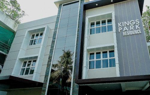 Hostal Oyo Home 79053 Elegant Kings Park Residency