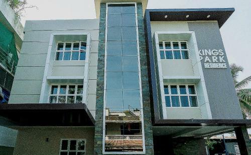 Hostal Oyo Home 79053 Elegant Kings Park Residency
