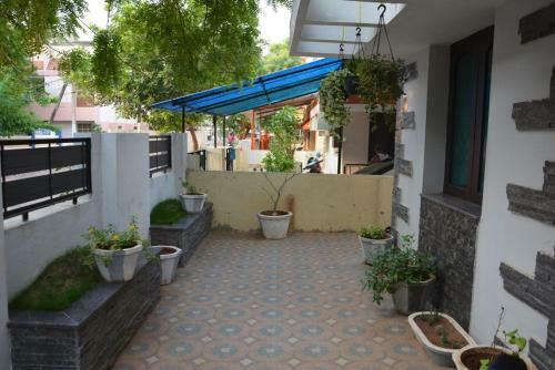 Villa Service Apartment