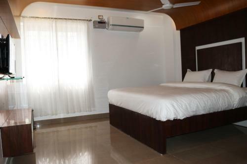 Hotel Cs Arunachala Residency