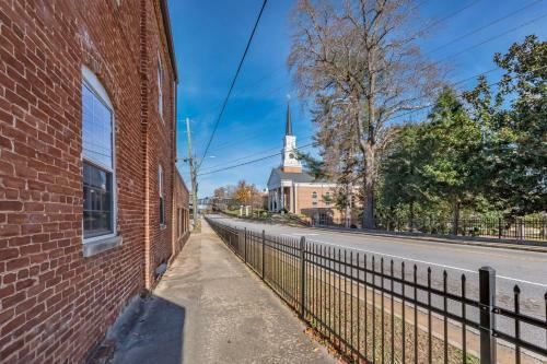 The Holly House In Downtown Demorest Home