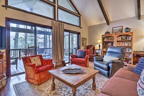 Charming Sky Valley Hideout With Mountain Views