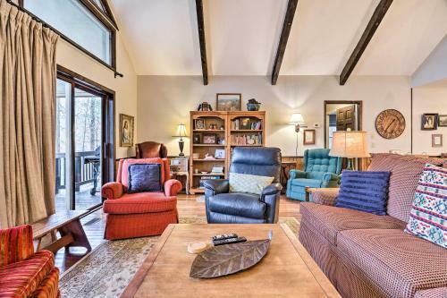 Charming Sky Valley Hideout With Mountain Views