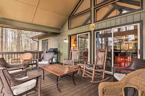 Charming Sky Valley Hideout With Mountain Views