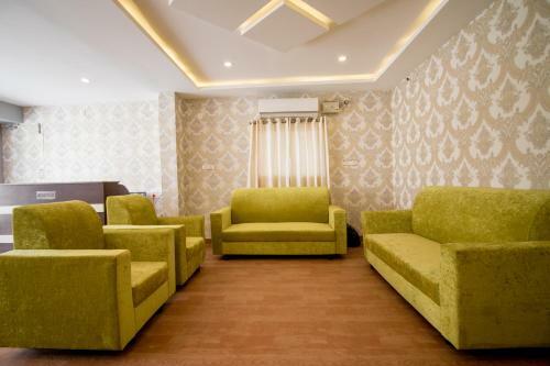 Fabhotel Pearl Suites