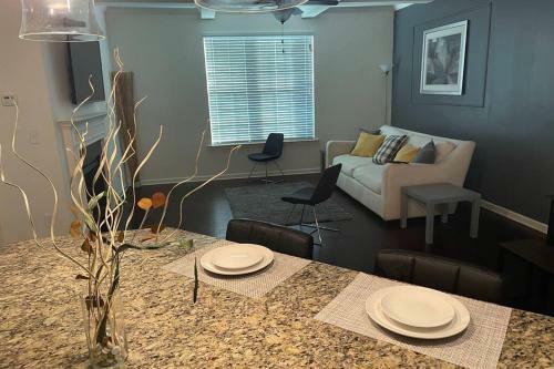 Luxury & Spacious Getaway W/king Bed & Pool Table
