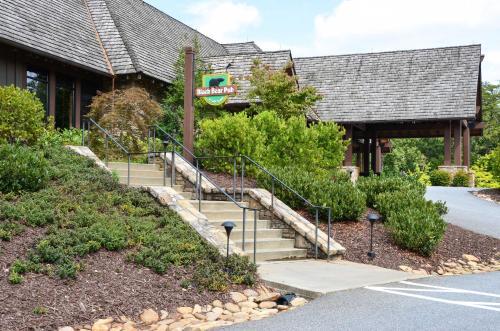 Home With Resort-style Amenities In Big Canoe!