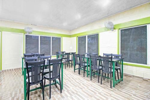 Hotel Capital O 84184 Pop Tavern Kazhakkottam