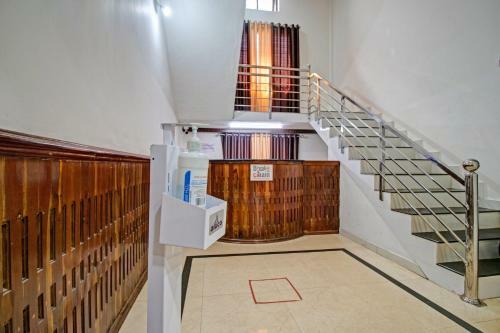 Hotel Capital O 84184 Pop Tavern Kazhakkottam