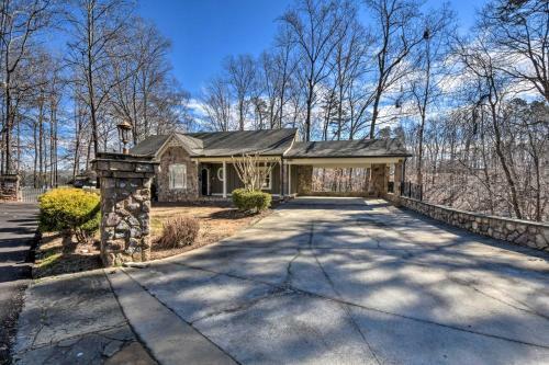 Spacious Lake Hartwell Home With Dock And Views!