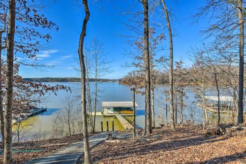 Lavonia Lake House With Private Dock And Bonfire!