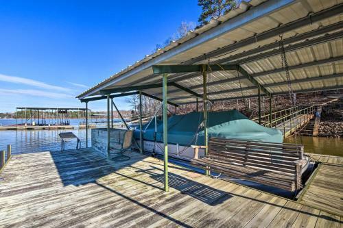 Lavonia Lake House With Private Dock And Bonfire!