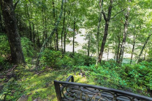 Creekside Hideaway