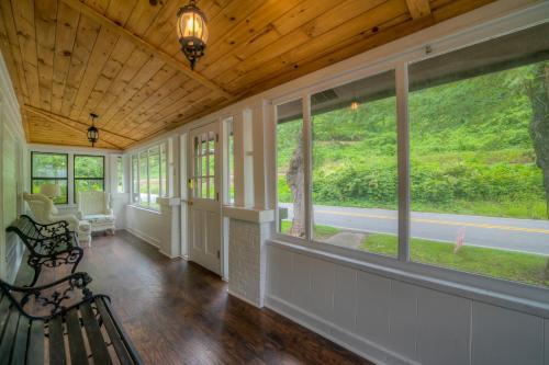 Copper Basin River House