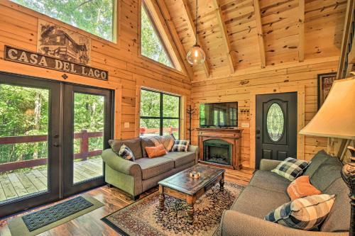 Idyllic Resort Cabin With Fire Pit And Pool Table!
