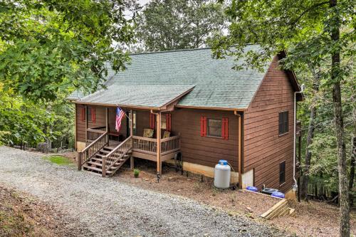 Serene Escape With Game Room And Resort Amenities
