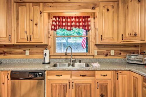 Serene Escape With Game Room And Resort Amenities