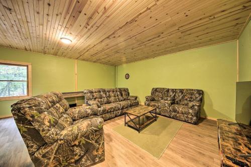 Serene Escape With Game Room And Resort Amenities