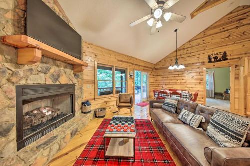 Serene Escape With Game Room And Resort Amenities