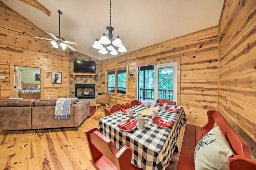 Serene Escape With Game Room And Resort Amenities