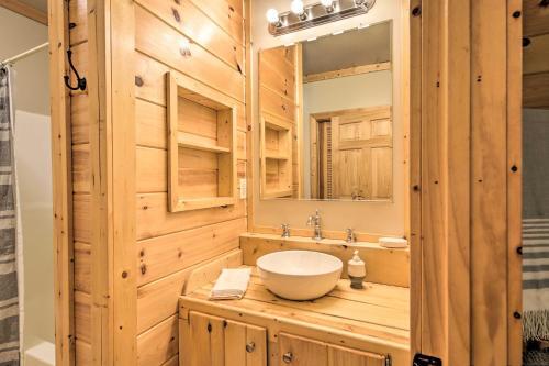 Serene Escape With Game Room And Resort Amenities