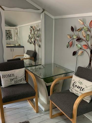 Hostal Poolhouse Cottage