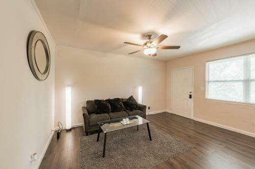 Modern Apartment Near Beautiful Historic Macon Apts