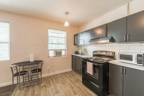 Modern Apartment Near Beautiful Historic Macon Apts