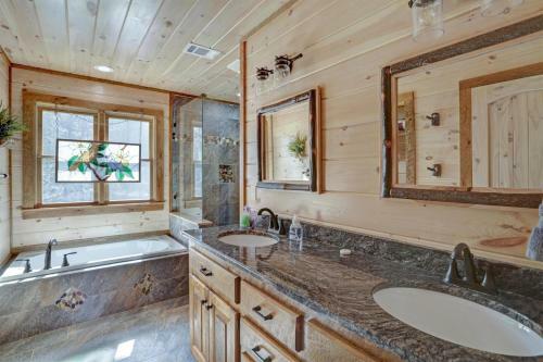 Hooch Holler- Newly Built, Sensational, Rustic Meets Modern, Mountain Cabin