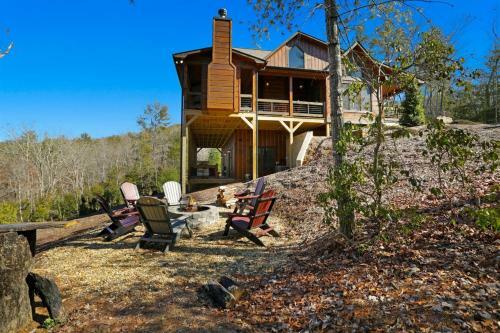 Hooch Holler- Newly Built, Sensational, Rustic Meets Modern, Mountain Cabin