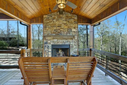 Hooch Holler- Newly Built, Sensational, Rustic Meets Modern, Mountain Cabin