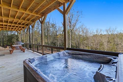 Hooch Holler- Newly Built, Sensational, Rustic Meets Modern, Mountain Cabin