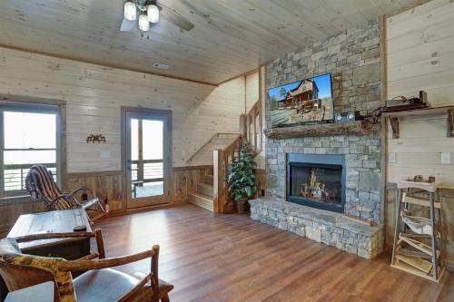 Hooch Holler- Newly Built, Sensational, Rustic Meets Modern, Mountain Cabin
