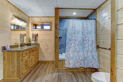 Hooch Holler- Newly Built, Sensational, Rustic Meets Modern, Mountain Cabin