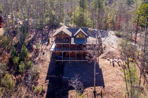 Hooch Holler- Newly Built, Sensational, Rustic Meets Modern, Mountain Cabin