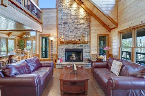 Hooch Holler- Newly Built, Sensational, Rustic Meets Modern, Mountain Cabin